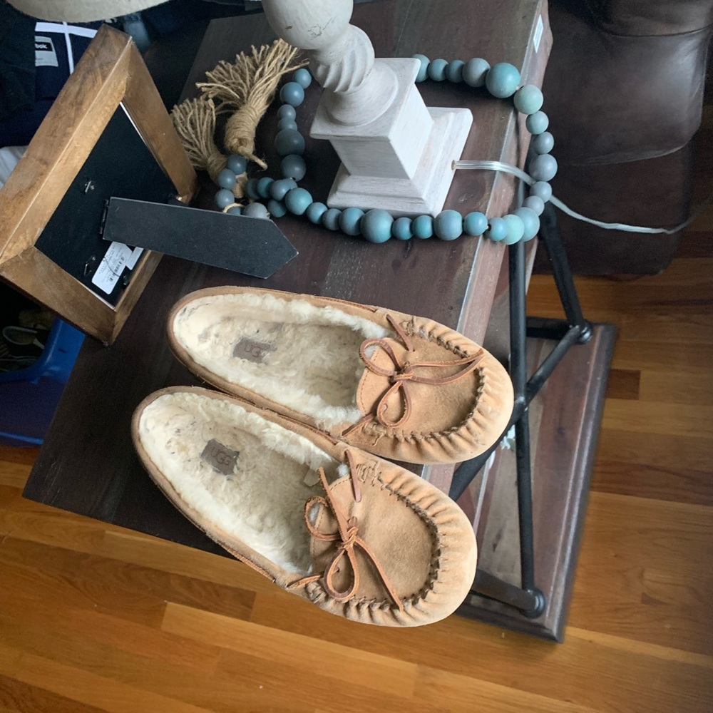 Ugg Slippers Moccasins Dakota women’s size 11